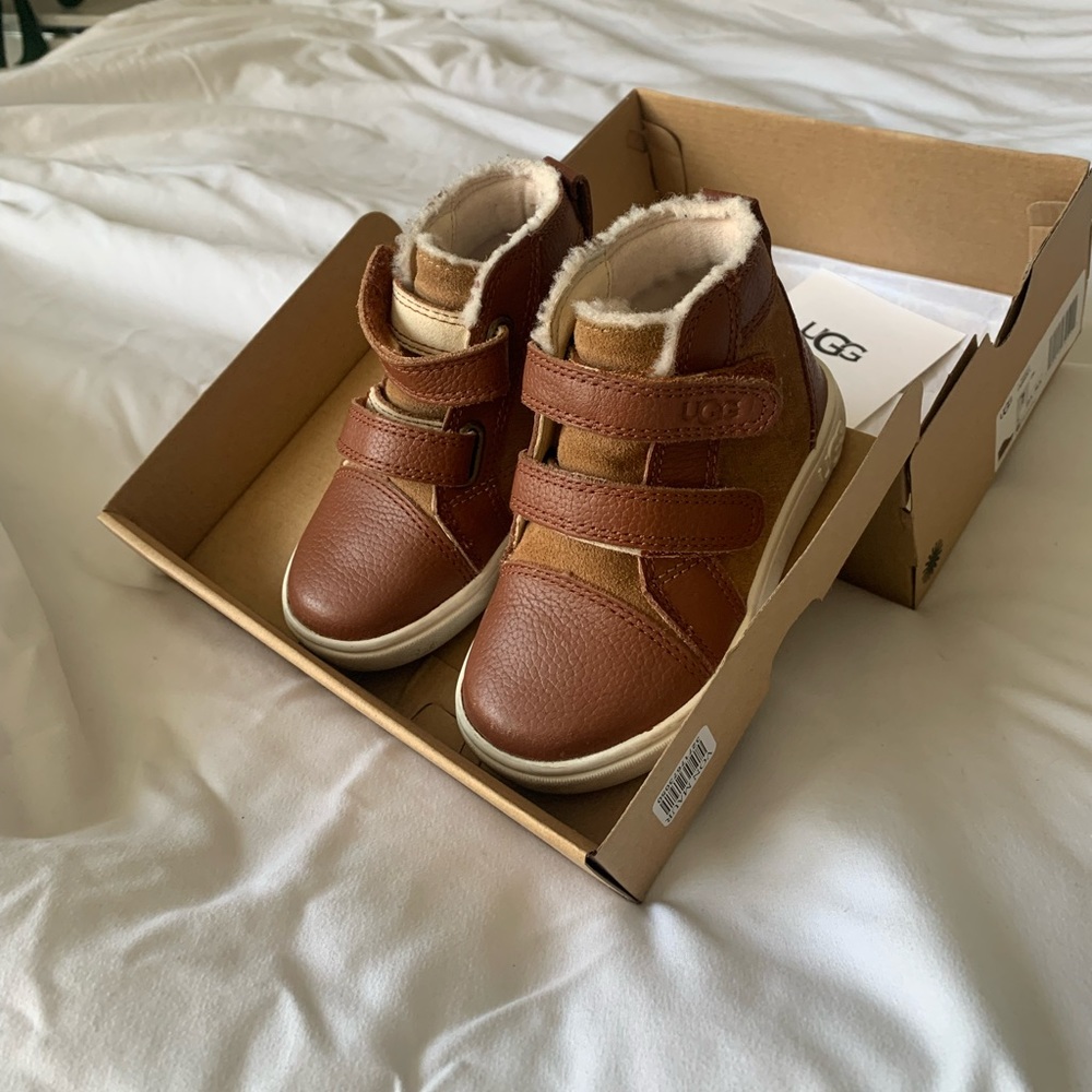 Ugg toddler boots size 7